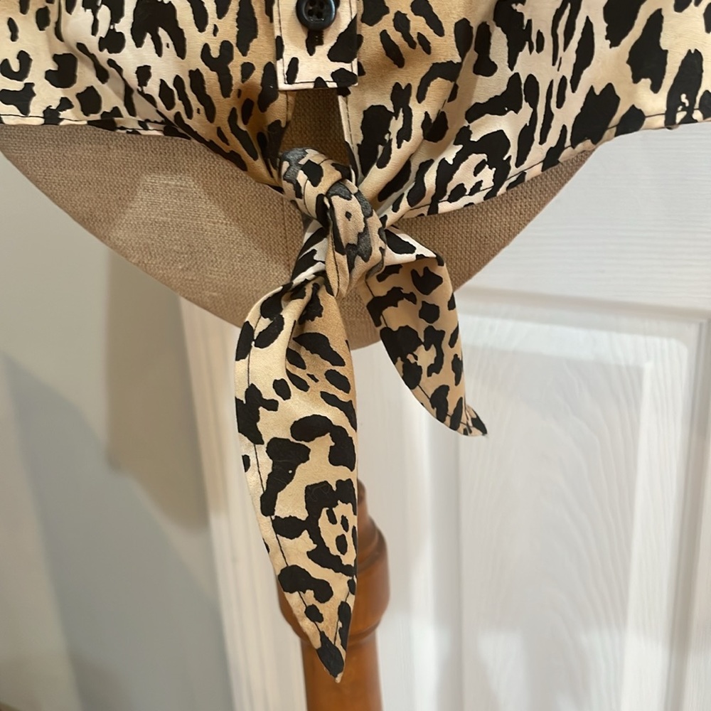 Chicos blouse leopard cheetah animal print no iron Tie front button size 1 M 8 - Picture 3 of 12